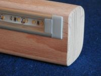 Madla zábradlí na schodiště dřevěná LED ZÁBRADLÍ-MADLO LED OSVĚTLENÍ DŘEVĚNÉ SCHODIŠŤOVÉ NA ZEĎ NA SCHODY BUK 5,9 X 4CM /www.zabradli-madla.eu LED Wandhandlauf Madla zábradlí na schodiště dřevěná