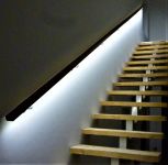 Madla zábradlí na schodiště dřevěná LED ZÁBRADLÍ-MADLO LED OSVĚTLENÍ DŘEVĚNÉ SCHODIŠŤOVÉ NA ZEĎ NA SCHODY BUK 5,9 X 4CM /www.zabradli-madla.eu LED Wandhandlauf Madla zábradlí na schodiště dřevěná