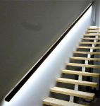 Madla zábradlí na schodiště dřevěná LED ZÁBRADLÍ-MADLO LED OSVĚTLENÍ DŘEVĚNÉ SCHODIŠŤOVÉ NA ZEĎ NA SCHODY BUK 5,9 X 4CM /www.zabradli-madla.eu LED Wandhandlauf Madla zábradlí na schodiště dřevěná