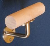 LEVNÁ KVALITNÍ MADLA DŘEVĚNÁ NA SCHODY BUK LED Držák konzole kulatého madla Ø 42mm, schodišťového zábradlí na zeď, nerez LEVNÁ KVALITNÍ MADLA DŘEVĚNÁ NA SCHODY BUK LED