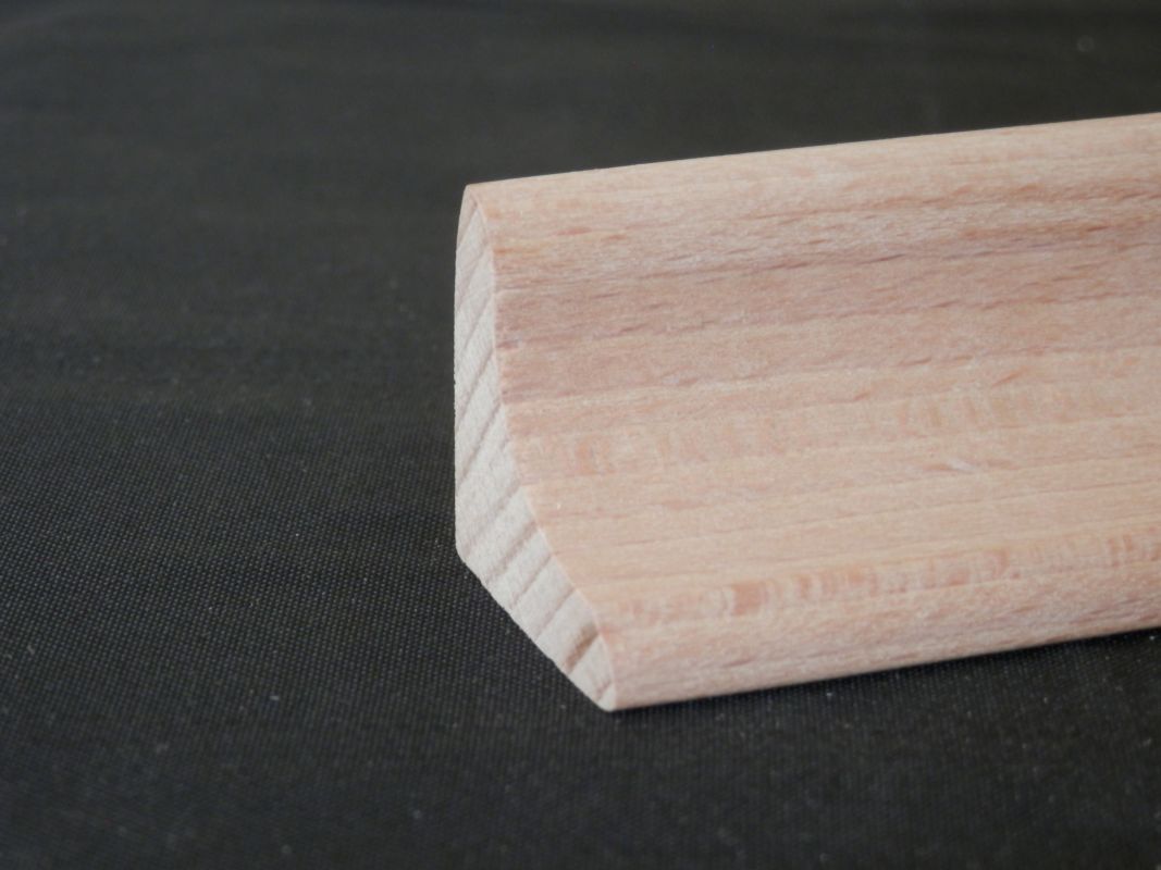 LEVNÁ KVALITNÍ MADLA DŘEVĚNÁ NA SCHODY BUK LED DŘEVĚNÁ LIŠTA PODLAHOVÁ SOKLOVÁ BUK 30mm X 30mm VYROBENA ZE 100 % MASIVNÍHO BUKOVÉHO DŘEVA BEZ DÉLKOVÉHO NAPOJENÍ. LEVNÁ KVALITNÍ MADLA DŘEVĚNÁ NA SCHODY BUK LED