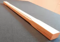 LEVNÁ KVALITNÍ MADLA DŘEVĚNÁ NA SCHODY BUK LED DŘEVĚNÉ VÝPLNĚ ŠPRUŠLE SLOUPKY BUK 45mm x 30 mm NA SCHODY INTERIÉROVÉ DÉLKA 900 mm /www.zabradli-madla.eu VLASTNÍ VÝROBA LEVNÁ KVALITNÍ MADLA DŘEVĚNÁ NA SCHODY BUK LED