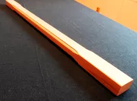 DŘEVĚNÉ VÝPLNĚ ŠPRUŠLE SLOUPKY BUK 45mm x 30 mm NA SCHODY INTERIÉROVÉ DÉLKA 900 mm /www.zabradli-madla.eu