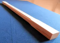 LEVNÁ KVALITNÍ MADLA DŘEVĚNÁ NA SCHODY BUK LED DŘEVĚNÉ VÝPLNĚ ŠPRUŠLE SLOUPKY BUK 45mm x 30 mm NA SCHODY INTERIÉROVÉ DÉLKA 900 mm /www.zabradli-madla.eu VLASTNÍ VÝROBA LEVNÁ KVALITNÍ MADLA DŘEVĚNÁ NA SCHODY BUK LED