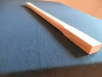LEVNÁ KVALITNÍ MADLA DŘEVĚNÁ NA SCHODY BUK LED DŘEVĚNÉ VÝPLNĚ ŠPRUŠLE SLOUPKY BUK 45mm x 30 mm NA SCHODY INTERIÉROVÉ DÉLKA 900 mm /www.zabradli-madla.eu VLASTNÍ VÝROBA LEVNÁ KVALITNÍ MADLA DŘEVĚNÁ NA SCHODY BUK LED