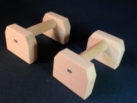 LEVNÁ KVALITNÍ MADLA DŘEVĚNÁ NA SCHODY BUK LED SPORT FITNESS CVIČENÍ GYM DŘEVĚNÉ PODPĚRY STÁLKY ideální pro domácí cvičení Perfect For Home Workouts Homemade Parallettes https://www.zabradli-madla.eu/ LEVNÁ KVALITNÍ MADLA DŘEVĚNÁ NA SCHODY BUK LED