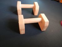 LEVNÁ KVALITNÍ MADLA DŘEVĚNÁ NA SCHODY BUK LED SPORT FITNESS CVIČENÍ GYM DŘEVĚNÉ PODPĚRY STÁLKY ideální pro domácí cvičení Perfect For Home Workouts Homemade Parallettes https://www.zabradli-madla.eu/ LEVNÁ KVALITNÍ MADLA DŘEVĚNÁ NA SCHODY BUK LED
