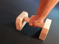 Madla zábradlí na schodiště dřevěná SPORT FITNESS CVIČENÍ GYM DŘEVĚNÉ PODPĚRY STÁLKY ideální pro domácí cvičení Perfect For Home Workouts Homemade Parallettes https://www.zabradli-madla.eu/ Madla zábradlí na schodiště dřevěná