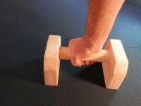 Madla zábradlí na schodiště dřevěná SPORT FITNESS CVIČENÍ GYM DŘEVĚNÉ PODPĚRY STÁLKY ideální pro domácí cvičení Perfect For Home Workouts Homemade Parallettes https://www.zabradli-madla.eu/ Madla zábradlí na schodiště dřevěná