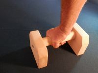 Madla zábradlí na schodiště dřevěná SPORT FITNESS CVIČENÍ GYM DŘEVĚNÉ PODPĚRY STÁLKY ideální pro domácí cvičení Perfect For Home Workouts Homemade Parallettes https://www.zabradli-madla.eu/ Madla zábradlí na schodiště dřevěná