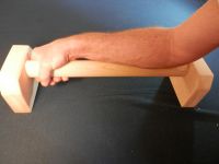 LEVNÁ KVALITNÍ MADLA DŘEVĚNÁ NA SCHODY BUK LED SPORT FITNESS CVIČENÍ GYM DŘEVĚNÉ PODPĚRY STÁLKY ideální pro domácí cvičení Perfect For Home Workouts Homemade Parallettes https://www.zabradli-madla.eu/ LEVNÁ KVALITNÍ MADLA DŘEVĚNÁ NA SCHODY BUK LED
