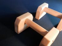 LEVNÁ KVALITNÍ MADLA DŘEVĚNÁ NA SCHODY BUK LED SPORT FITNESS CVIČENÍ GYM DŘEVĚNÉ PODPĚRY STÁLKY ideální pro domácí cvičení Perfect For Home Workouts Homemade Parallettes https://www.zabradli-madla.eu/ LEVNÁ KVALITNÍ MADLA DŘEVĚNÁ NA SCHODY BUK LED