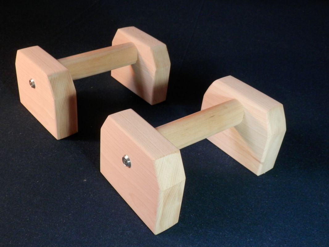 LEVNÁ KVALITNÍ MADLA DŘEVĚNÁ NA SCHODY BUK LED SPORT FITNESS CVIČENÍ GYM DŘEVĚNÉ PODPĚRY STÁLKY ideální pro domácí cvičení Perfect For Home Workouts Homemade Parallettes https://www.zabradli-madla.eu/ LEVNÁ KVALITNÍ MADLA DŘEVĚNÁ NA SCHODY BUK LED