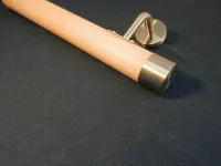 MADLA DŘEVĚNÁ NA SCHODY ZÁBRADLÍ LEVNÁ LED BUK LED MADLO DŘEVĚNÉ NA SCHODY POLOTOVAR KULATÉ Ø 42 mm S DRÁŽKOU NA LED PÁSEK MADLA DŘEVĚNÁ NA SCHODY ZÁBRADLÍ LEVNÁ LED BUK LED MADLO POLOTOVAR S KONCOVKOU A DRŽÁKEM POHLEDBOČNÍ