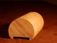 MADLO NA ZÁBRADLÍ DŘEVĚNÉ INTERIEROVÉ  BUK KULATÉ Ø 42 mm S DRÁŽKOU SCHODIŠŤOVÉ NA ZEĎ  https://www.zabradli-madla.eu/