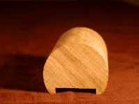 MADLO NA ZÁBRADLÍ DŘEVĚNÉ INTERIEROVÉ  BUK KULATÉ Ø 42 mm S DRÁŽKOU NA ZEĎ,SCHODY  https://www.zabradli-madla.eu/