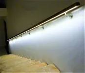 LEVNÁ KVALITNÍ MADLA DŘEVĚNÁ NA SCHODY BUK LED LED DŘEVĚNÉ ZÁBRADLÍ-MADLO OSVĚTLENÍ NA SCHODY BUK INTERIEROVÉ VLASTNÍ VÝROBA LEVNÁ KVALITNÍ MADLA DŘEVĚNÁ NA SCHODY BUK LED