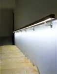LEVNÁ KVALITNÍ MADLA DŘEVĚNÁ NA SCHODY BUK LED LED DŘEVĚNÉ ZÁBRADLÍ-MADLO OSVĚTLENÍ NA SCHODY BUK INTERIEROVÉ VLASTNÍ VÝROBA LEVNÁ KVALITNÍ MADLA DŘEVĚNÁ NA SCHODY BUK LED