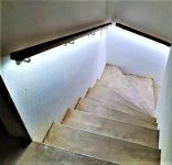 Madla zábradlí na schodiště dřevěná LED ZÁBRADLÍ-MADLO LED OSVĚTLENÍ DŘEVĚNÉ SCHODIŠŤOVÉ NA ZEĎ NA SCHODY BUK 5,9 X 4CM /www.zabradli-madla.eu LED Wandhandlauf Madla zábradlí na schodiště dřevěná